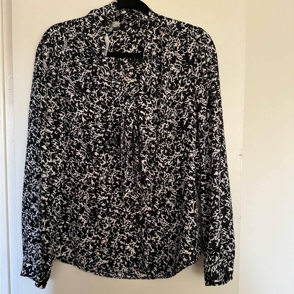 Tahiti black and white pattern work button-down blouse
